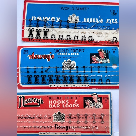 Lot of vintage sewing supplies, hooks, buttons more - Picture 9 of 11